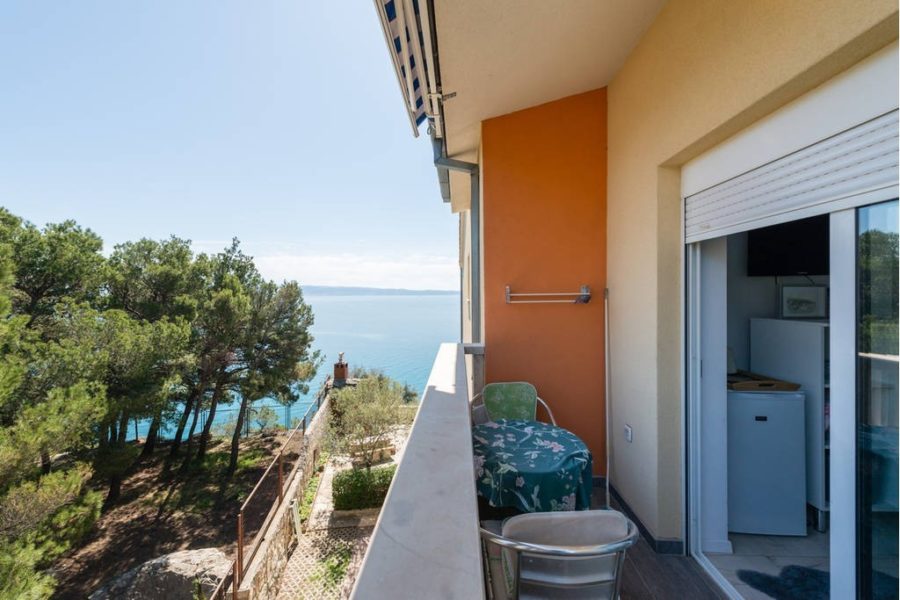 8ca_balcony